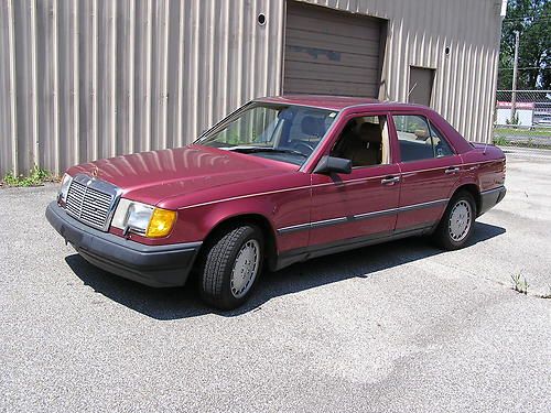 MERCEDES 300-E 4DR. MOON ROOF LOW MILES EXCELLENT CONDITION, image 3