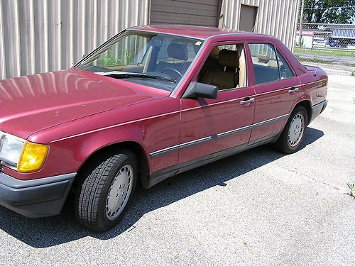 MERCEDES 300-E 4DR. MOON ROOF LOW MILES EXCELLENT CONDITION, image 4