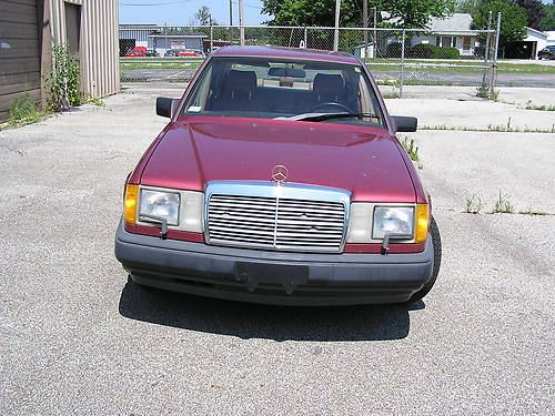 MERCEDES 300-E 4DR. MOON ROOF LOW MILES EXCELLENT CONDITION, image 6