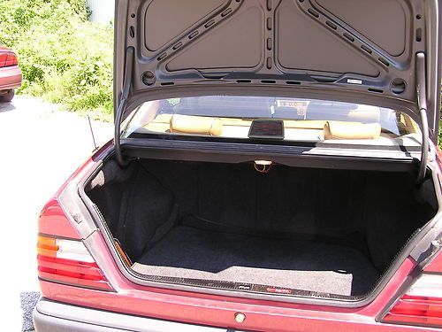 MERCEDES 300-E 4DR. MOON ROOF LOW MILES EXCELLENT CONDITION, image 8