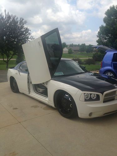 Custom 2006 dodge charger sxt show car 22s air ride lambo doors 35k invested