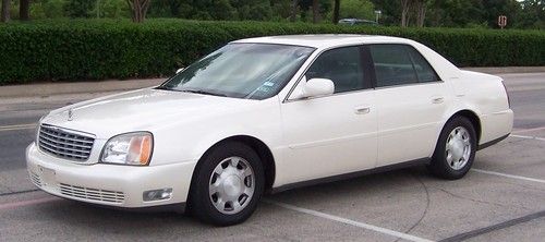 2001 cadillac deville - like new inside and out - runs and drives excellent