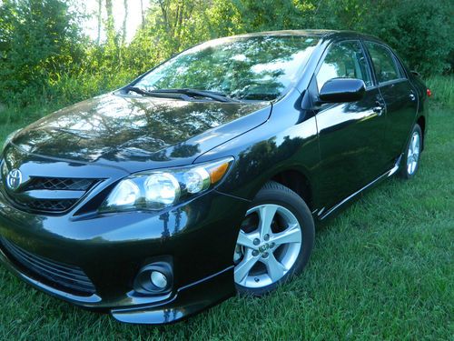 2011 toyota corolla s sedan 9k only!! mint condition car