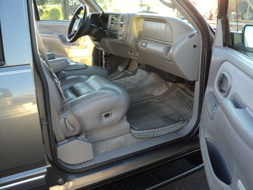 chevy, tahoe, charcoal, 4-door, 4wd, leather, LT package, running boards, image 2