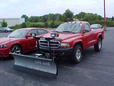 2004 red dodge dakota sxt 4x4 w/snow way plow - 66k miles