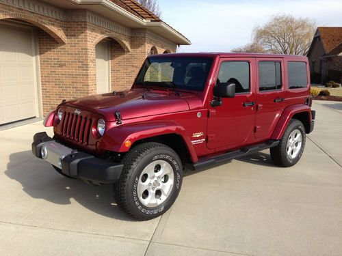 2013 jeep wrangler unlimited sahara sport utility 4-door 3.6l