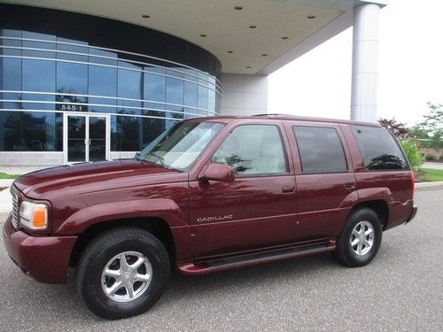 2000 cadillac escalade 4wd low miles sharp color rare find