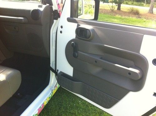 Lilly Pulitzer wrapped Jeep Wrangler, US $27,000.00, image 3