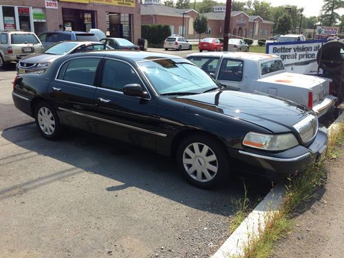 2005 lincoln town car executive sedan 4-door 4.6l