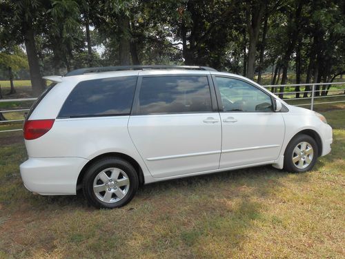 2005 toyota sienna xle (very nice vehicle)!!!