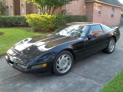 1992 chevrolet corvette base hatchback 2-door 5.7l