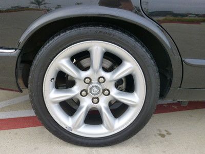 Base 4.0L CD 9 Speakers AM/FM radio Cassette Premium audio system Memory seat, image 5