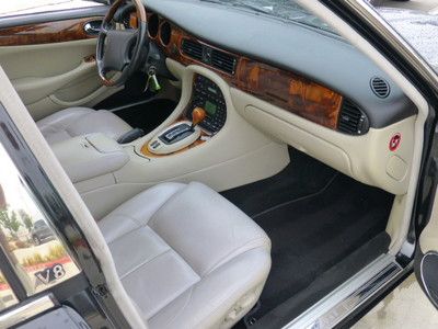 Base 4.0L CD 9 Speakers AM/FM radio Cassette Premium audio system Memory seat, image 15