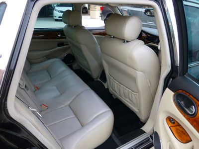 Base 4.0L CD 9 Speakers AM/FM radio Cassette Premium audio system Memory seat, image 17