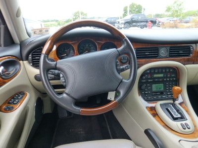 Base 4.0L CD 9 Speakers AM/FM radio Cassette Premium audio system Memory seat, image 21