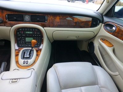 Base 4.0L CD 9 Speakers AM/FM radio Cassette Premium audio system Memory seat, image 22