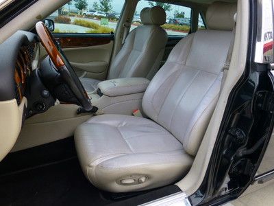 Base 4.0L CD 9 Speakers AM/FM radio Cassette Premium audio system Memory seat, image 24