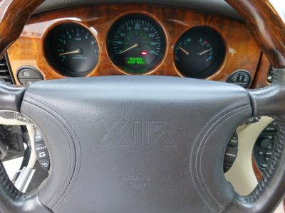 Base 4.0L CD 9 Speakers AM/FM radio Cassette Premium audio system Memory seat, image 25