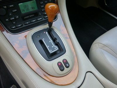 Base 4.0L CD 9 Speakers AM/FM radio Cassette Premium audio system Memory seat, image 26