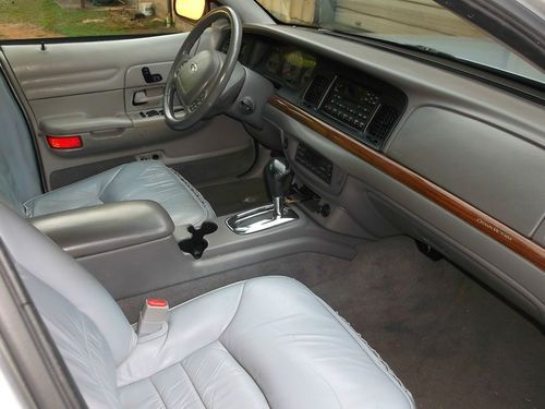 2002 ford  crown victoria sport