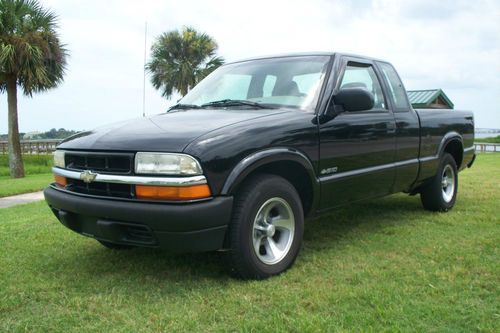 Look, very nice extended cab 95k miles !!!