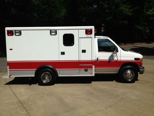 2002 ford e-350 ambulance