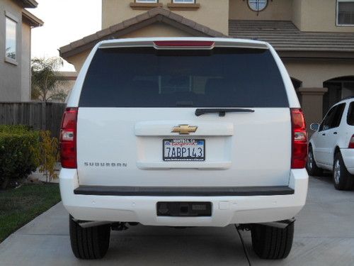 2007 Chevrolet Suburban 1500 LTZ Sport Utility 4-Door 5.3L, image 2