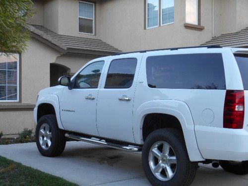 2007 Chevrolet Suburban 1500 LTZ Sport Utility 4-Door 5.3L, image 3