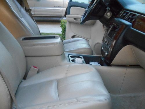 2007 Chevrolet Suburban 1500 LTZ Sport Utility 4-Door 5.3L, image 6