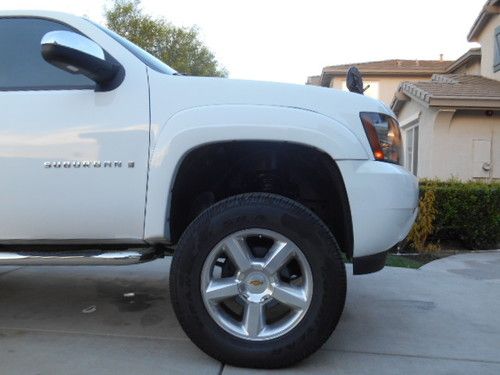 2007 Chevrolet Suburban 1500 LTZ Sport Utility 4-Door 5.3L, image 12