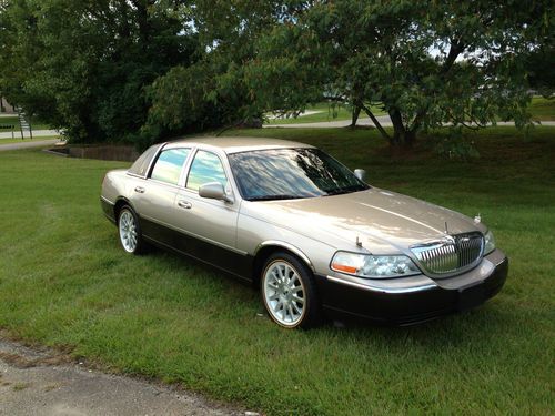 2003 lincoln town car executive sedan 4-door 4.6l