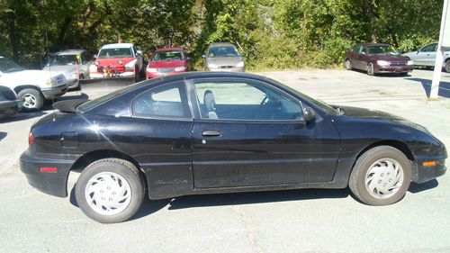 2004 PONTIAC SUNFIRE, image 2