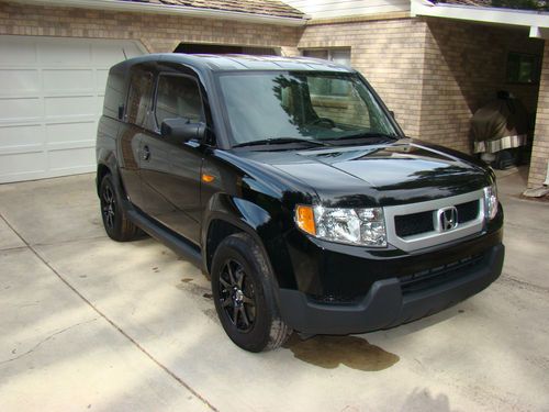 2011 honda element ex sport utility 4-door 2.4l, near new, aftermarket wheels