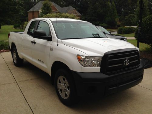 2010 toyota tundra only 19000 miles crew cab pickup 4-door 4.6l