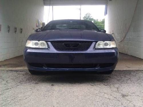 2001 ford mustang base coupe 2-door 3.8l