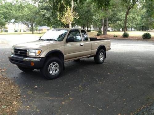 2000 toyota tacoma pre- runner w/ daws tool box. must see