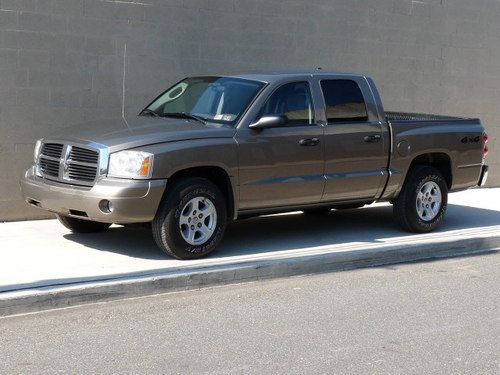 Very clean 2007 dodge dakota slt 4wd..crew cab pickup 4-door 4.7l