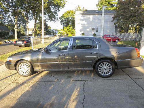 2004 Lincoln Town Car Ultimate Sedan 4-Door 4.6L, image 5