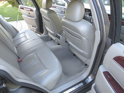 2004 Lincoln Town Car Ultimate Sedan 4-Door 4.6L, image 12