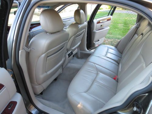 2004 Lincoln Town Car Ultimate Sedan 4-Door 4.6L, image 13