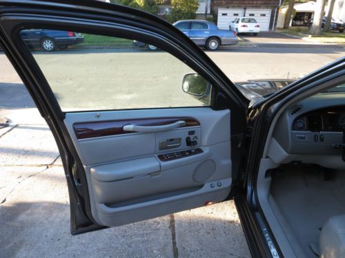 2004 Lincoln Town Car Ultimate Sedan 4-Door 4.6L, image 18