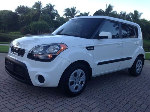 2012 kia soul base hatchback 4-door 1.6l