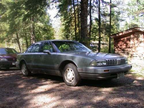 1995 oldsmobile 88 royale sedan 4-door 3.8l- parts car
