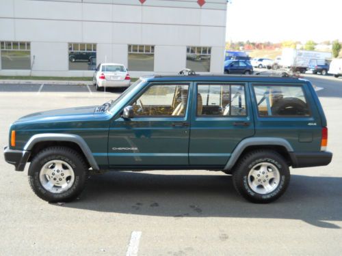 1997 jeep cherokee se sport utility 4-door 4.0l 4x4  5 speed manual transmission