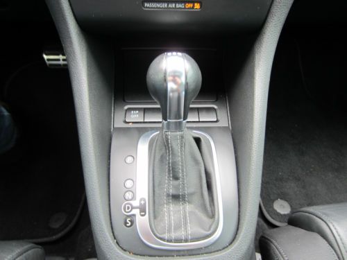 2010 Volkswagen GTI Autobahn Hatchback 2-Door 2.0L, image 11