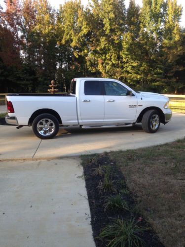 2013 ram 1500 4x4 crew cab slt with 980 miles!!!  save thousands!!