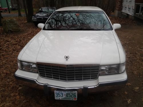 1996 cadillac fleetwood brougham 1 previous owner and 1 driver only 81k miles