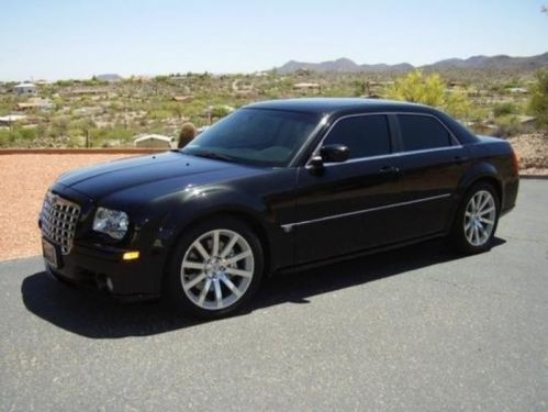 06 chrysler 300c srt8 6.1l v8 hemi! this car has been babied!