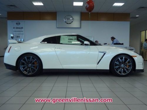 2014 nissan gt-r premium coupe 2-door 3.8l