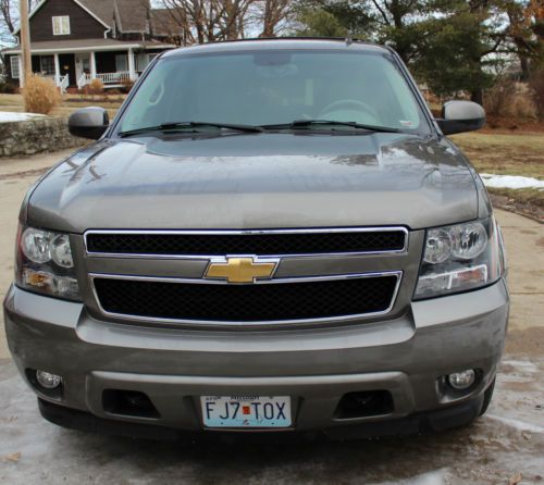 2007 chevrolet suburban lt 4wd heated leather 3rd row euc!